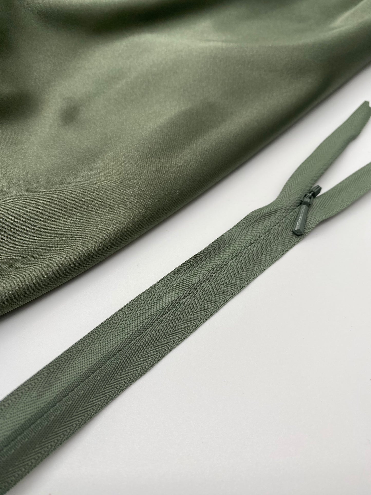 Invisible Zips #4 - YKK - The Stitch Parlour