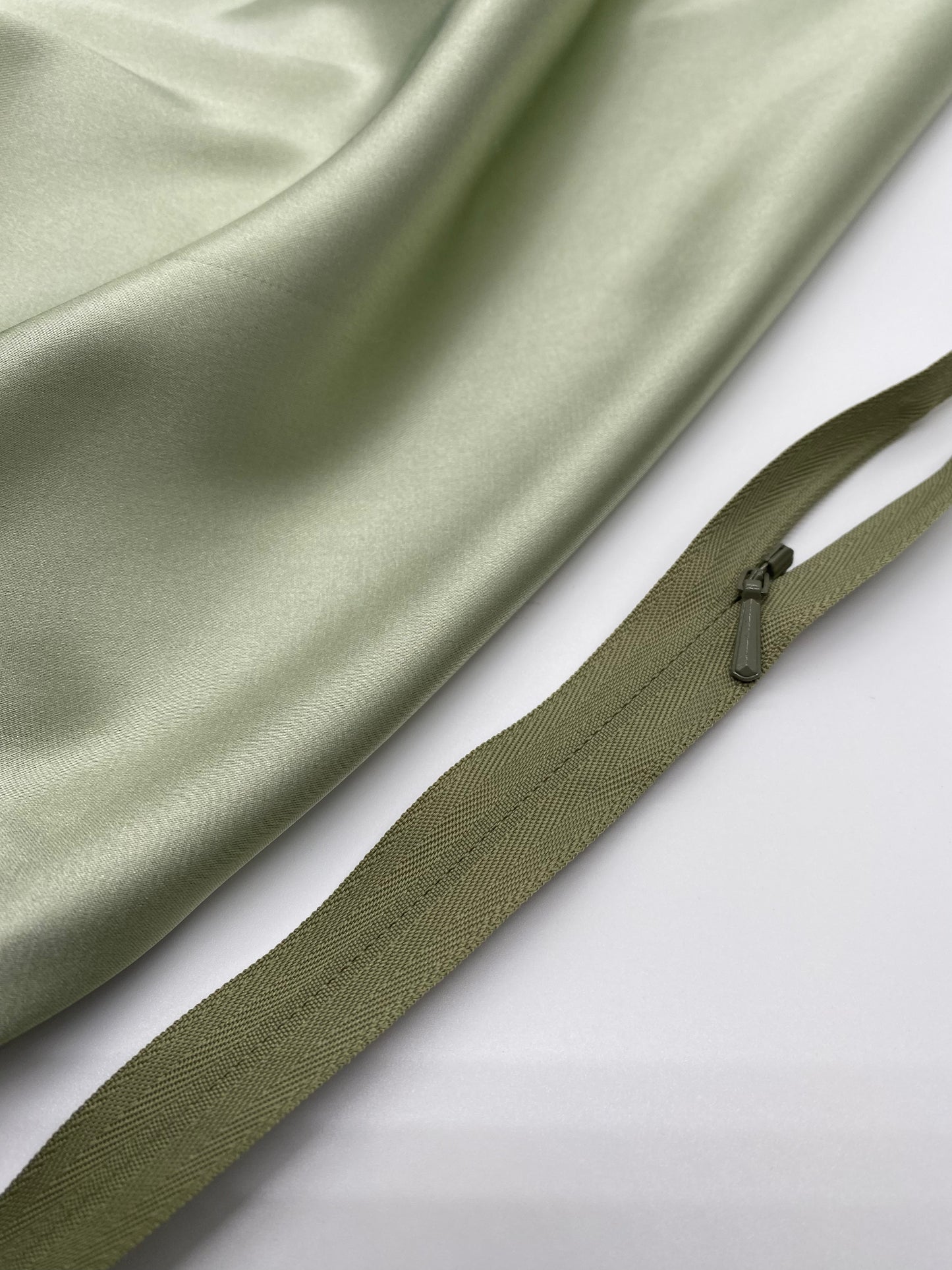 Invisible Zips #4 - YKK - The Stitch Parlour