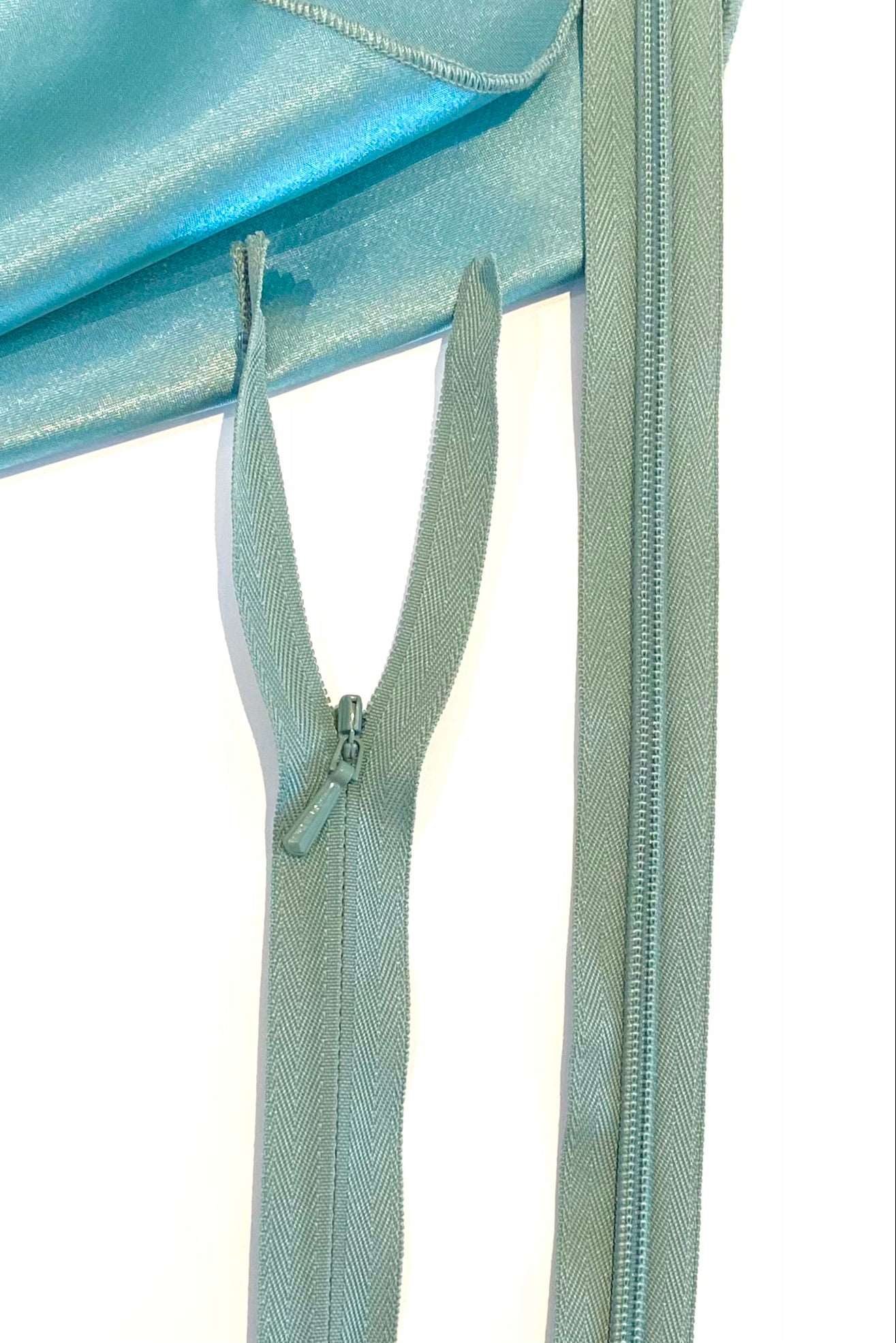 Invisible Zips #4 - YKK - The Stitch Parlour