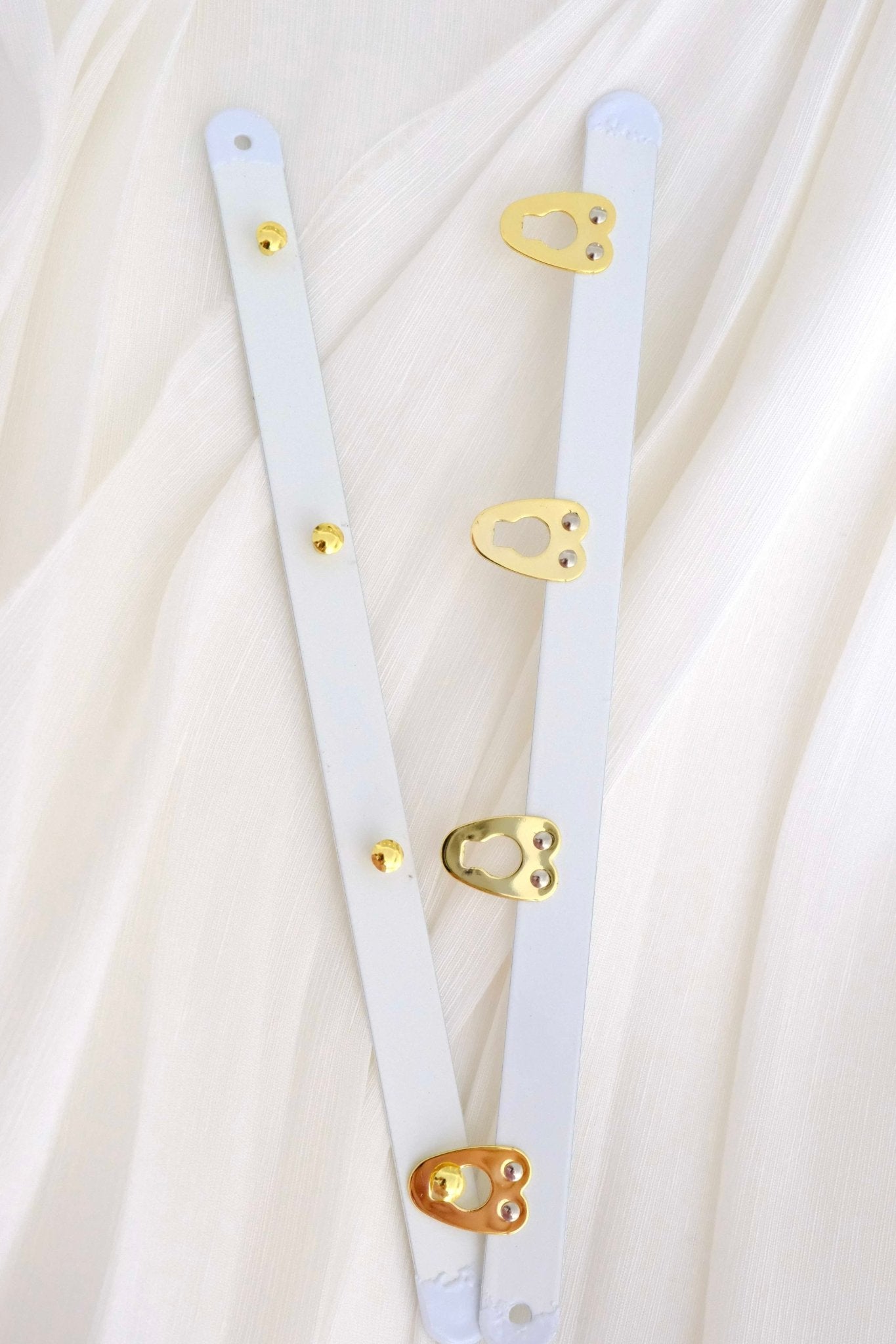 20cm White Busk with Golden Buttons - The Stitch Parlour - The Stitch Parlour