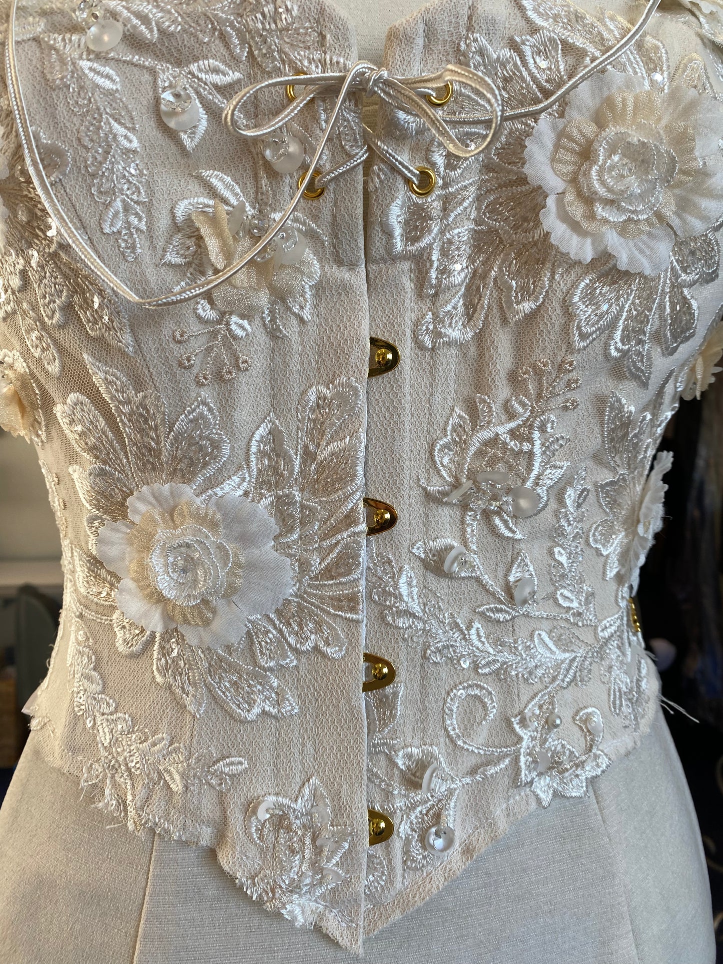 20cm White Busk with Golden Buttons