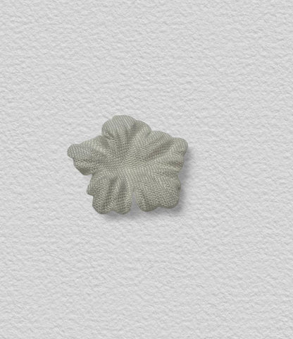 Cream Dianthus Flower 2.5cm - pkt 10 - The Stitch Parlour - The Stitch Parlour