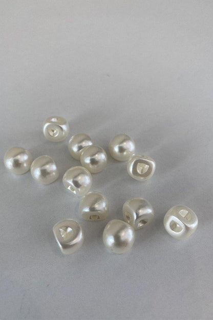 Pearl Buttons, Full Ball - Packet of 10 - The Stitch Parlour - The Stitch Parlour